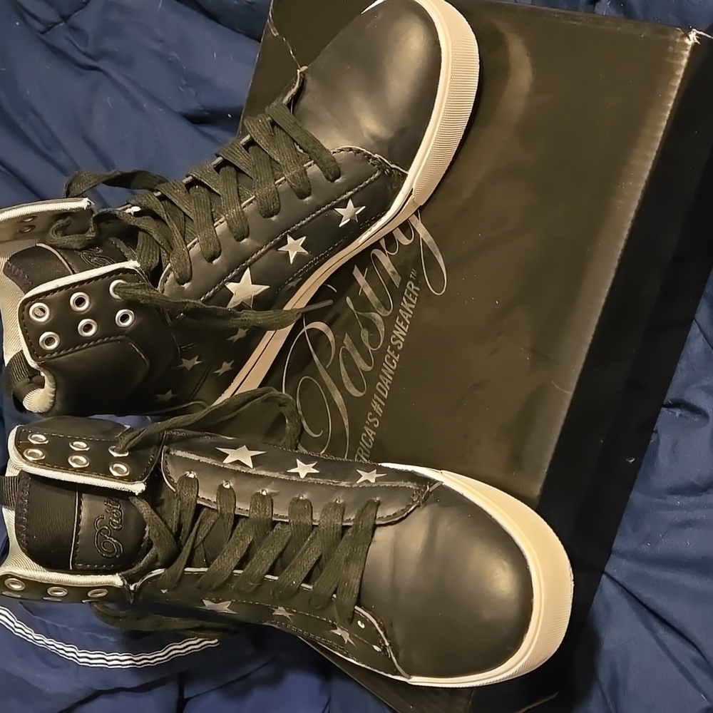 Pastry Black, Silver, White Star Sneakers